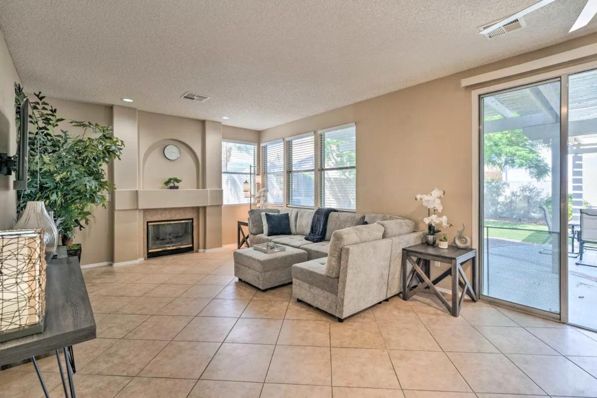 Ferienhaus A Beautiful House With Hot Tub, Grill & Games! Las Vegas